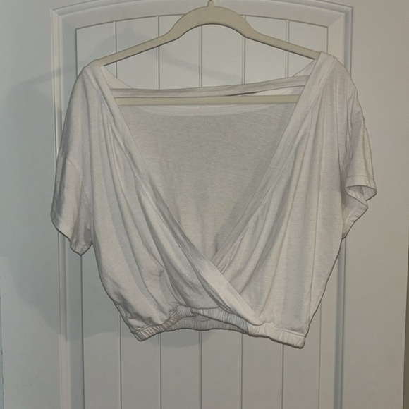 White backless top - Picture 2 of 4